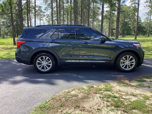 Used 2023 Ford Explorer XLT w/ Equipment Group 202A RWD image 6