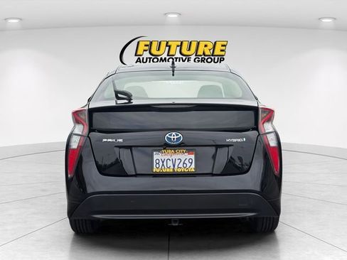 Certified 2017 Toyota Prius Two w/ Carpet Mat Package FWD image 6