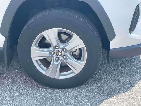 Used 2022 Toyota RAV4 LE AWD/4WD image 11