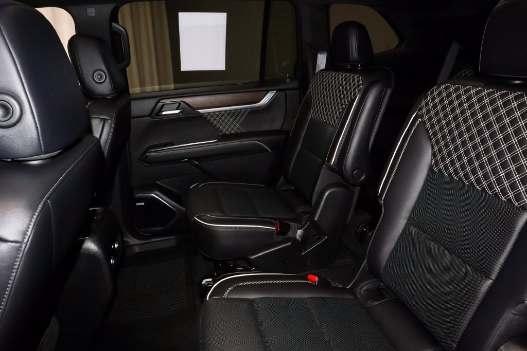 Used 2024 GMC Acadia Denali w/ LPO, Floor Liner Package FWD image 23