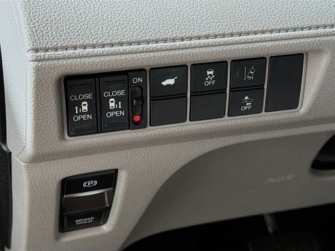 Used 2018 Honda Odyssey EX-L image 15