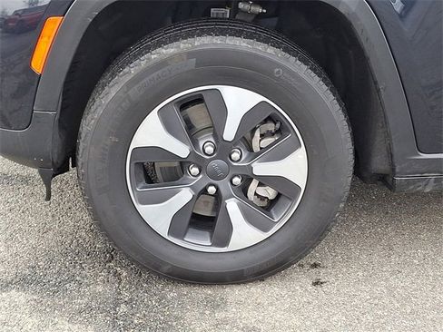 Used 2024 Jeep Grand Cherokee Limited 4xe image 8