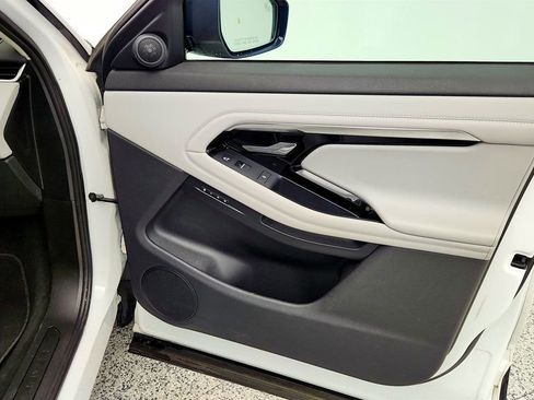 Used 2020 Land Rover Range Rover Evoque SE image 27