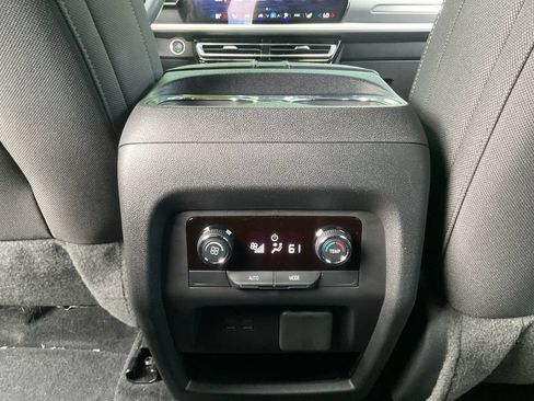 Used 2024 Chevrolet Traverse LT w/ Enhanced Driving Package FWD image 24