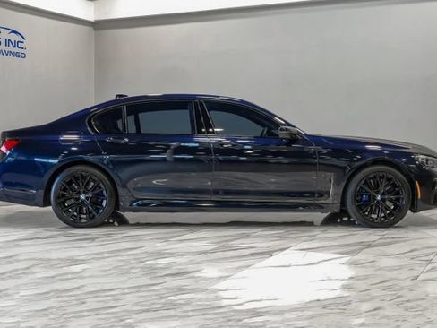 Used 2022 BMW 750i xDrive w/ Luxury Rear Seating Package AWD/4WD image 11
