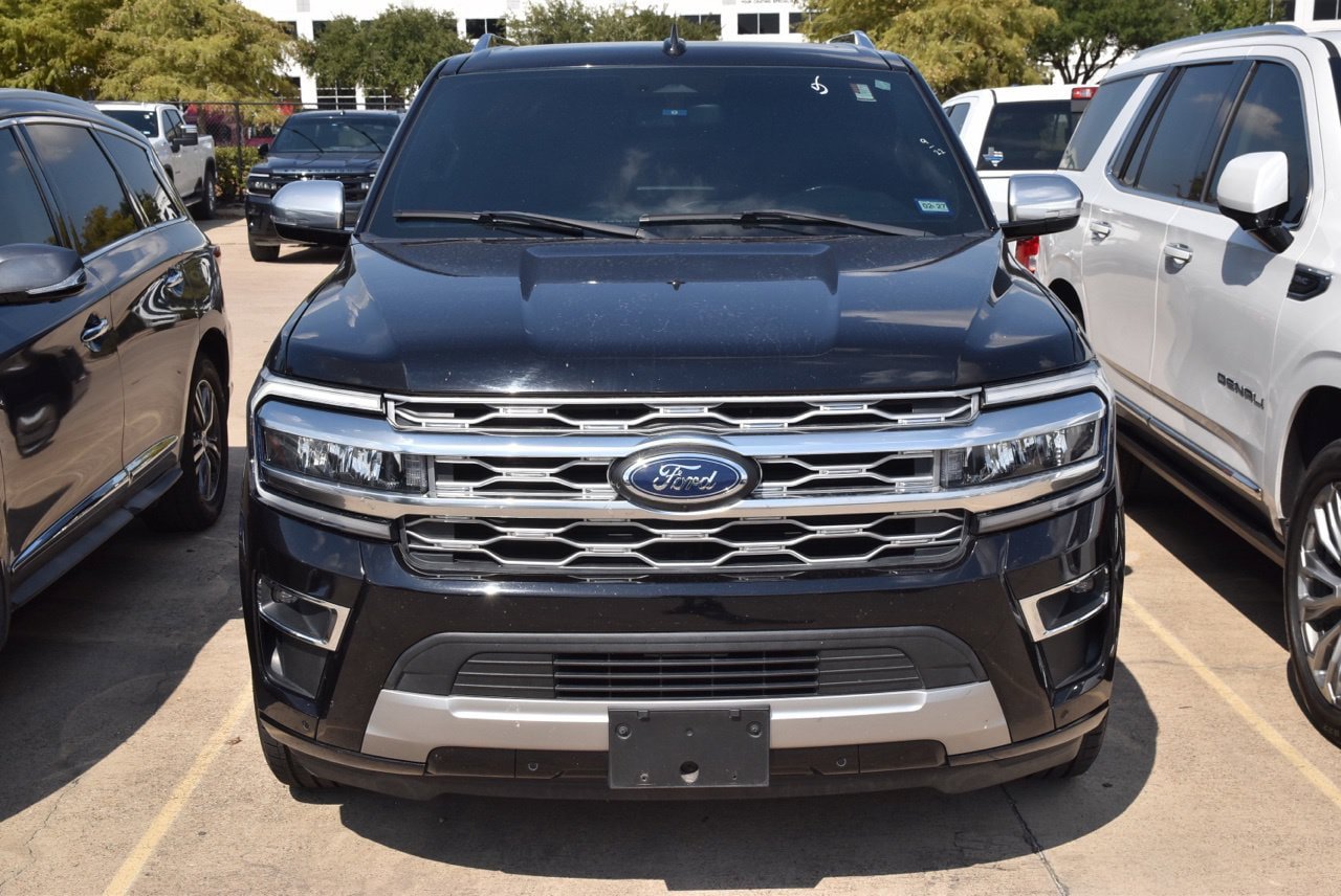 Used 2022 Ford Expedition Platinum RWD image 3