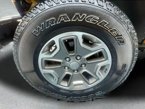 Used 2013 Jeep Wrangler Unlimited Rubicon w/ Dual Top Group image 19