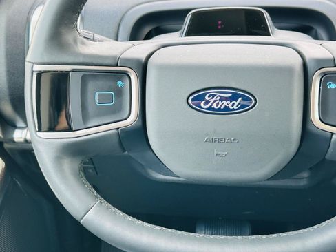 Used 2025 Ford Expedition Active AWD/4WD image 22