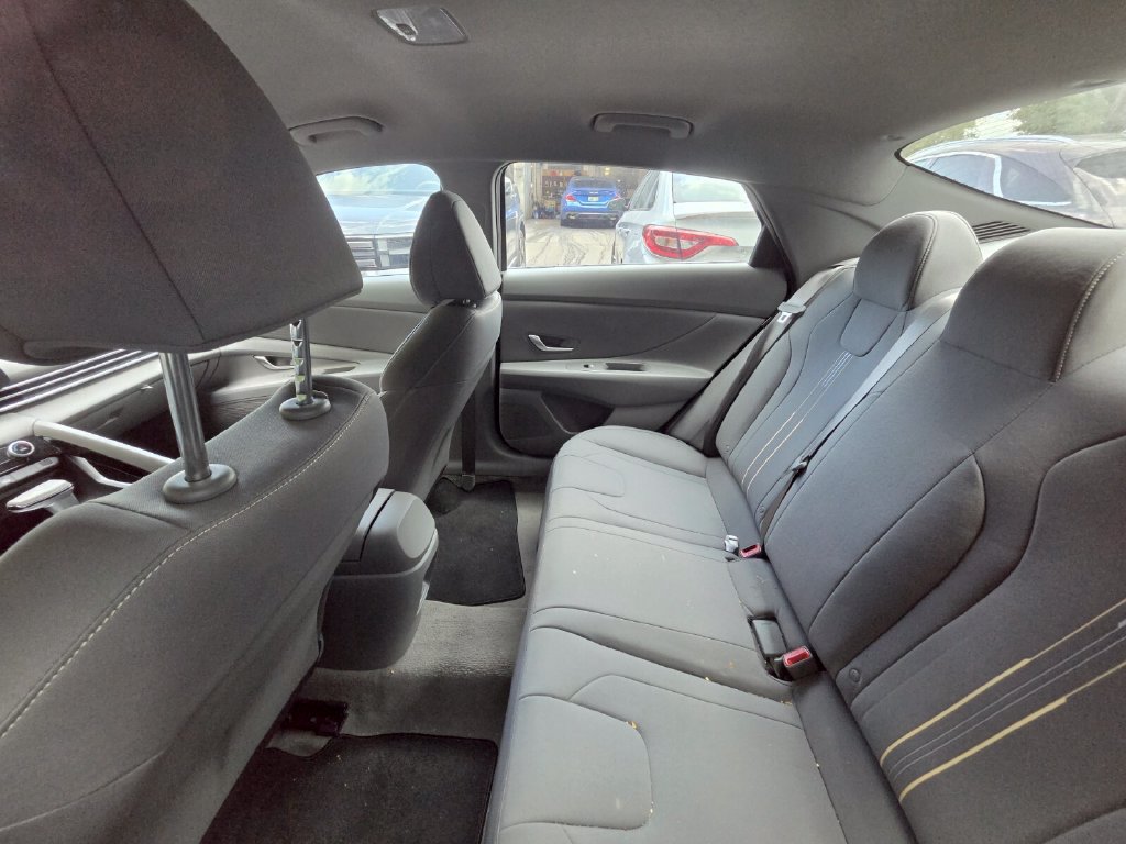 Used 2026 Hyundai Elantra Hybrid FWD image 9