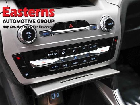 Used 2023 Ford Explorer XLT w/ Equipment Group 202A AWD/4WD image 20