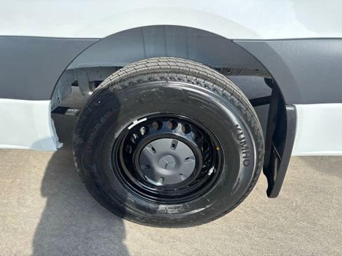 Used 2025 Mercedes-Benz Sprinter 2500 image 10