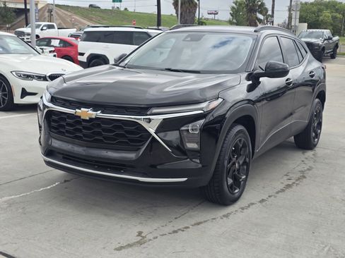 Used 2025 Chevrolet Trax LT w/ Driver Confidence Package FWD image 9