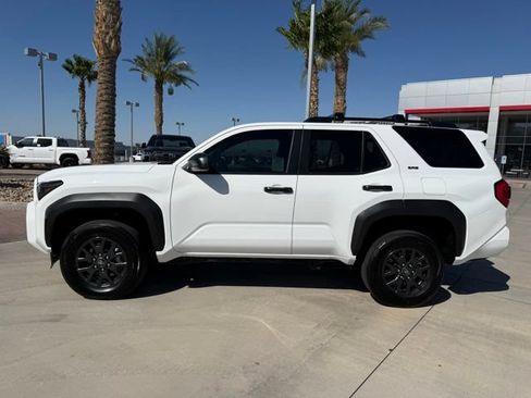 Certified 2025 Toyota 4Runner SR5 AWD/4WD image 10