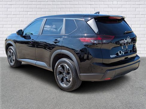 Used 2025 Nissan Rogue SV AWD/4WD image 3