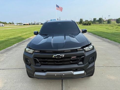 Used 2024 Chevrolet Colorado Trail Boss w/ Technology Package AWD/4WD image 9