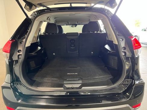 Used 2020 Nissan Rogue SV image 16