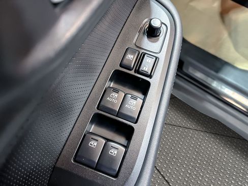 Used 2017 Subaru Outback 2.5i Limited image 11