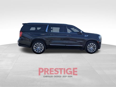 Used 2022 GMC Yukon XL Denali RWD image 7