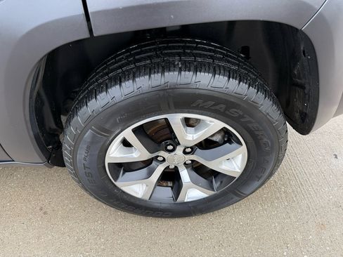 Used 2016 Jeep Cherokee Trailhawk w/ Comfort/Convenience Group image 9