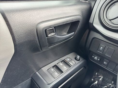 Certified 2021 Toyota Tacoma SR AWD/4WD image 11