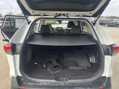 Used 2022 Toyota RAV4 XLE image 19