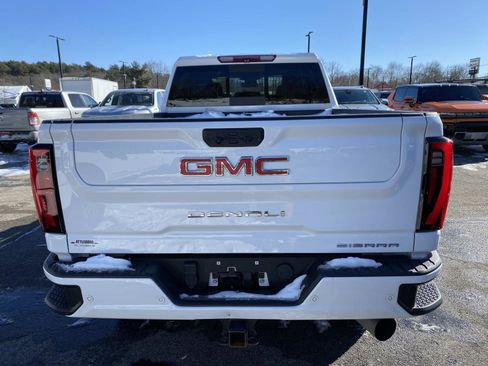 Used 2024 GMC Sierra 3500 Denali image 6