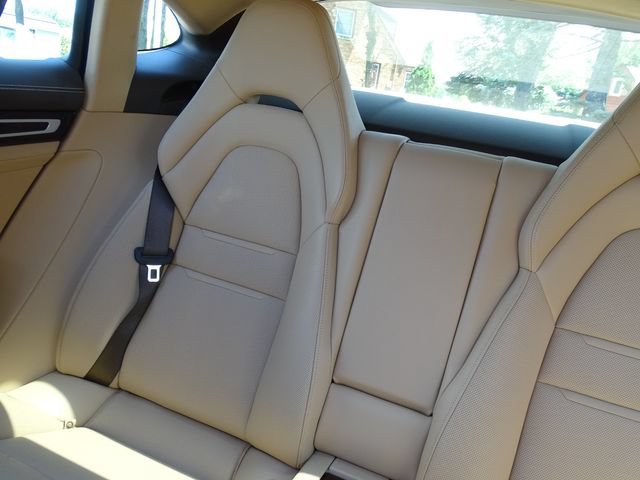 Used 2020 Porsche Panamera RWD image 23