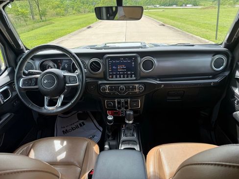 Used 2022 Jeep Wrangler Unlimited Rubicon w/ LED Lighting Group AWD/4WD image 18