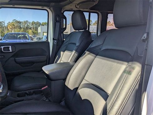 Used 2023 Jeep Wrangler Unlimited Rubicon w/ Cold Weather Group image 14