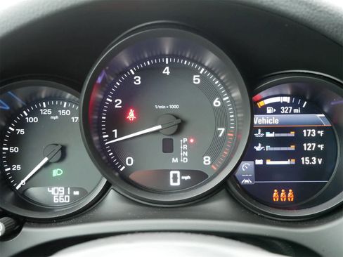 Used 2025 Porsche Macan image 10