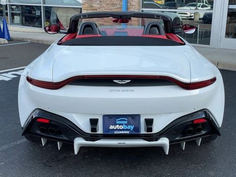 Used 2021 Aston Martin V8 Vantage Roadster image 12