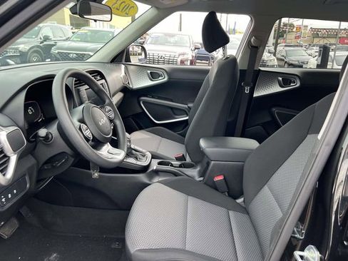 Used 2023 Kia Soul LX image 13