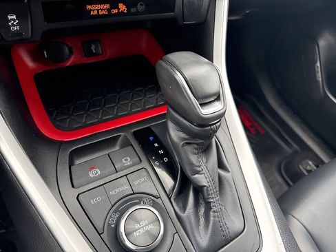 Used 2022 Toyota RAV4 TRD Off-Road AWD/4WD image 17