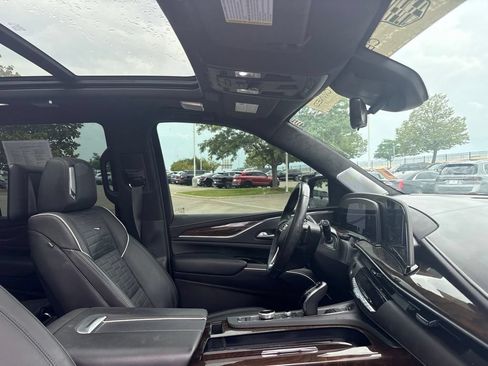Used 2024 Cadillac Escalade Sport Platinum w/ LPO, ONYX Package AWD/4WD image 27
