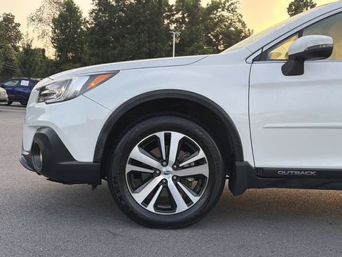 Used 2018 Subaru Outback 2.5i Limited AWD/4WD image 9