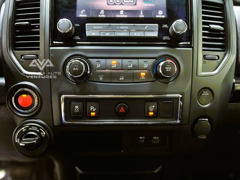 Used 2022 Nissan Titan SV image 18