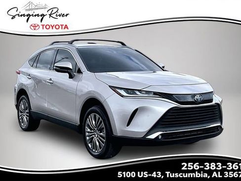 Used 2024 Toyota Venza XLE image 1