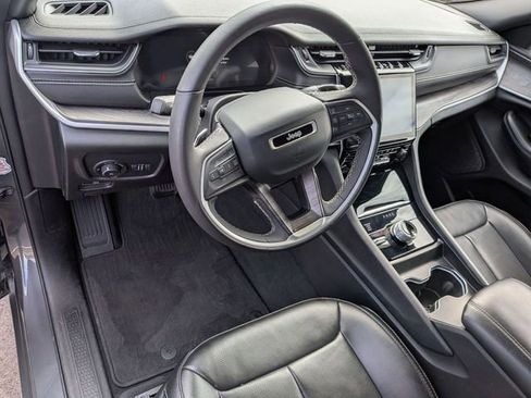 Certified 2024 Jeep Grand Cherokee L Limited w/ Luxury Tech Group II image 11