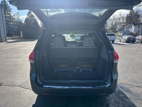 Used 2014 Toyota Sienna LE image 16