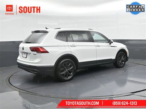Used 2024 Volkswagen Tiguan SE image 2