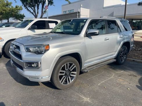 Used 2017 Toyota 4Runner Limited AWD/4WD image 4