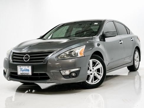 Used 2015 Nissan Altima 2.5 SV image 1