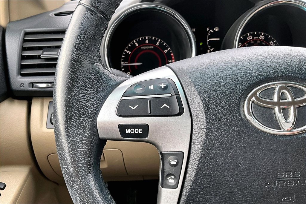 Used 2013 Toyota Highlander Limited AWD/4WD image 18
