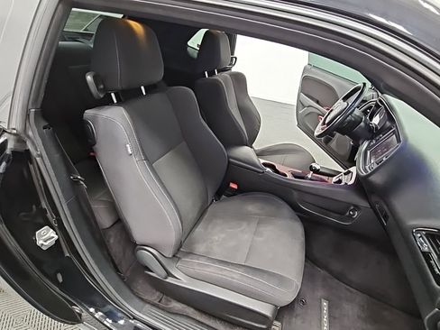 Used 2016 Dodge Challenger R/T image 37
