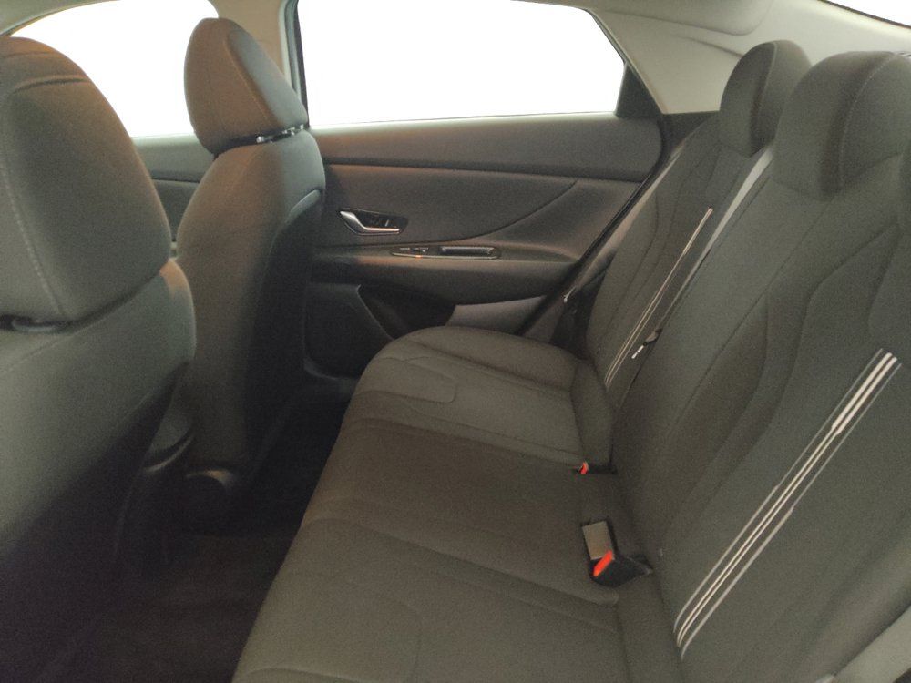 Used 2021 Hyundai Elantra SEL FWD image 18