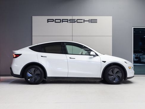 Used 2026 Tesla Model Y Long Range AWD/4WD image 8