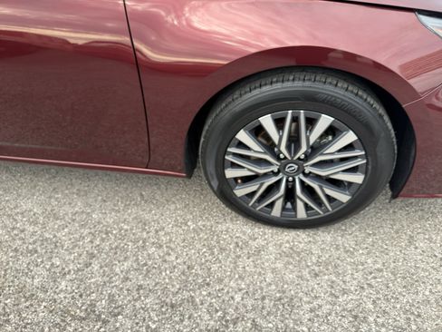 Used 2023 Nissan Altima 2.5 SV w/ SV Premium Package FWD image 32