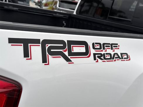 Used 2017 Toyota Tacoma TRD Off-Road image 10