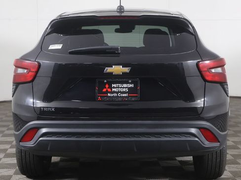 Used 2025 Chevrolet Trax LS FWD image 9