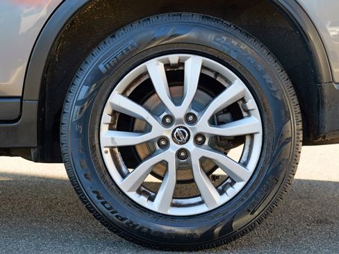 Used 2020 Nissan Rogue SV image 14